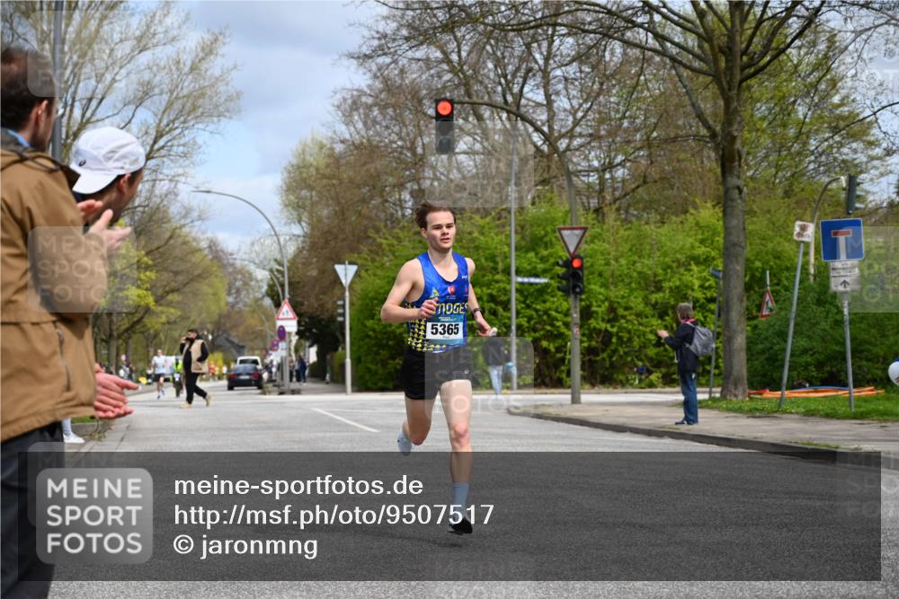 12.04.2026 - 45. Internationalen Wilhelmsburger Insellauf J. Mangold http://msf.ph/oto/9507517 12.04.2026 12:46:44 Ziel 3389, 5365, 3048, 5413, 4656, 5556, 5709, 3750, 3301 meine-sportfotos.de