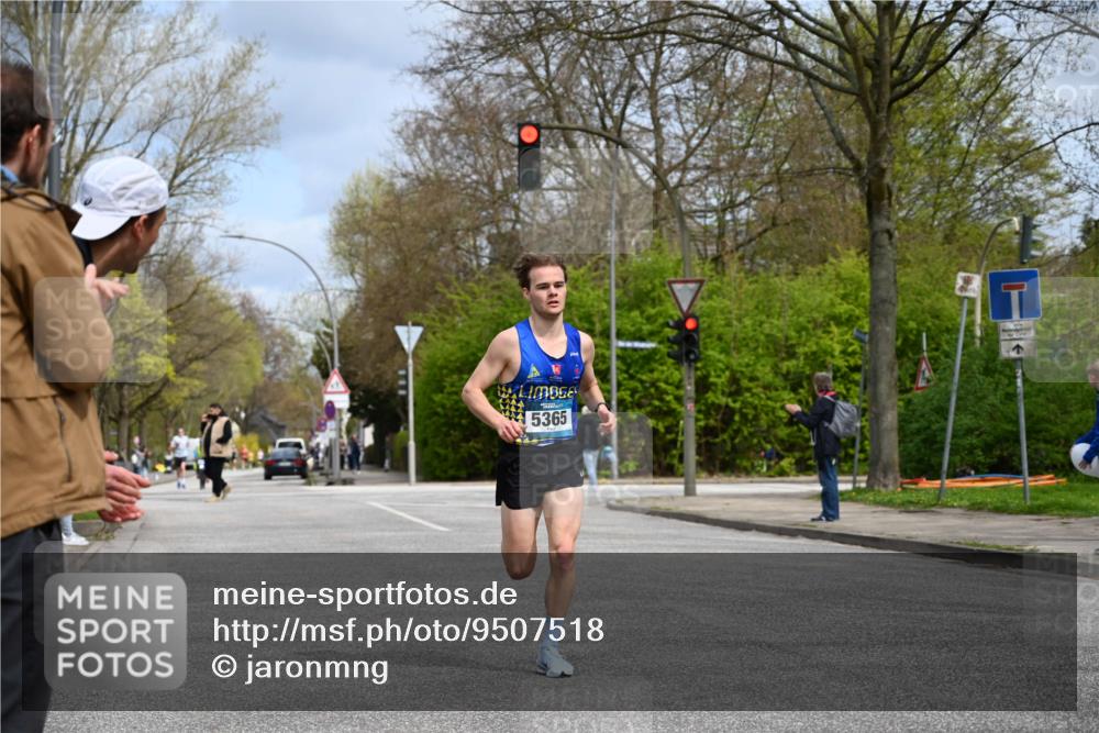 12.04.2026 - 45. Internationalen Wilhelmsburger Insellauf J. Mangold http://msf.ph/oto/9507518 12.04.2026 12:46:44 Ziel 3389, 5365, 3048, 5413, 4656, 5556, 5709, 3750, 3301 meine-sportfotos.de