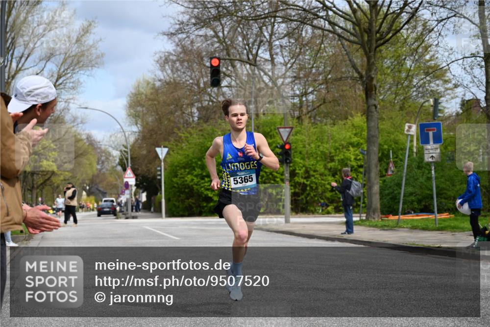 12.04.2026 - 45. Internationalen Wilhelmsburger Insellauf J. Mangold http://msf.ph/oto/9507520 12.04.2026 12:46:44 Ziel 3389, 5365, 3048, 5413, 4656, 5556, 5709, 3750, 3301 meine-sportfotos.de