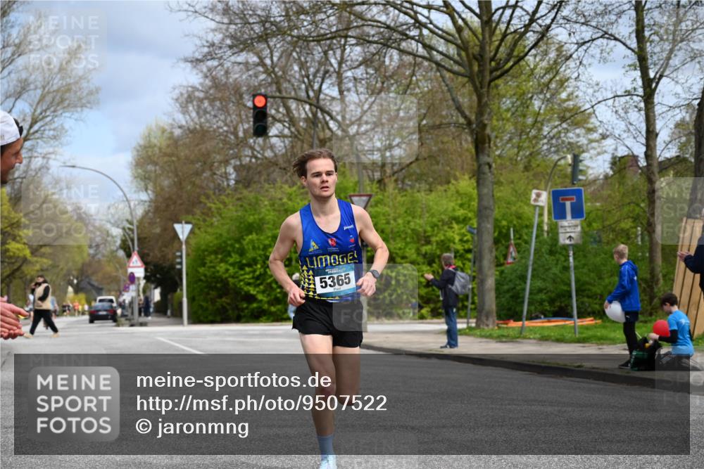 12.04.2026 - 45. Internationalen Wilhelmsburger Insellauf J. Mangold http://msf.ph/oto/9507522 12.04.2026 12:46:44 Ziel 3389, 5365, 3048, 5413, 4656, 5556, 5709, 3750, 3301 meine-sportfotos.de