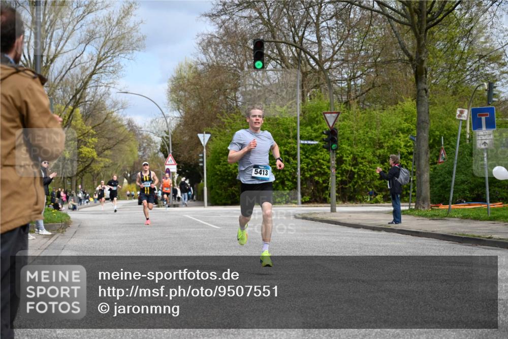 12.04.2026 - 45. Internationalen Wilhelmsburger Insellauf J. Mangold http://msf.ph/oto/9507551 12.04.2026 12:47:04 Ziel 3048, 5413, 4656, 5556, 5709, 3750, 3750, 3301, 4466, 5495, 3452 meine-sportfotos.de