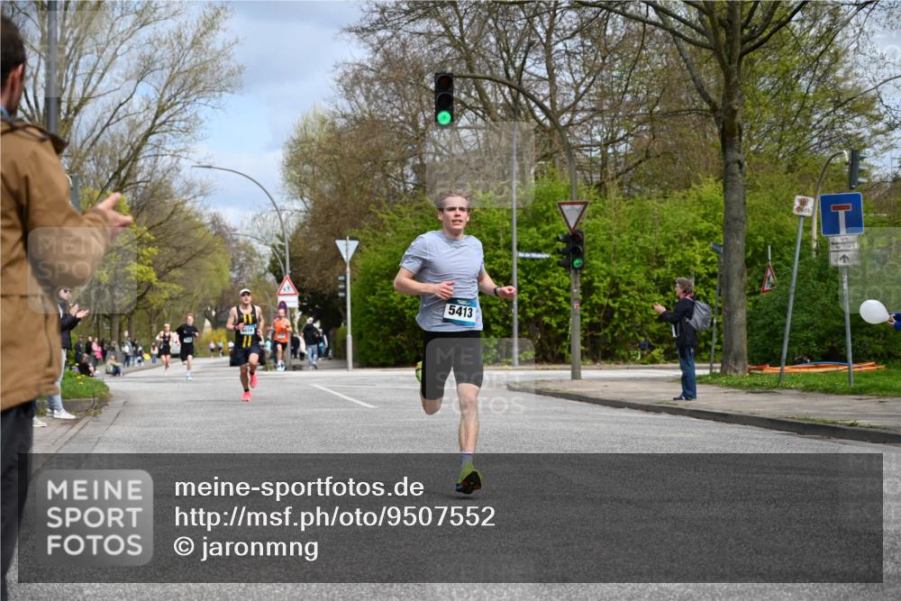 12.04.2026 - 45. Internationalen Wilhelmsburger Insellauf J. Mangold http://msf.ph/oto/9507552 12.04.2026 12:47:04 Ziel 3048, 5413, 4656, 5556, 5709, 3750, 3750, 3301, 4466, 5495, 3452 meine-sportfotos.de