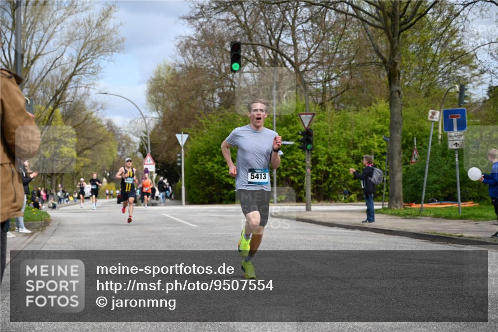12.04.2026 - 45. Internationalen Wilhelmsburger Insellauf J. Mangold http://msf.ph/oto/9507554 12.04.2026 12:47:04 Ziel 3048, 5413, 4656, 5556, 5709, 3750, 3750, 3301, 4466, 5495, 3452 meine-sportfotos.de