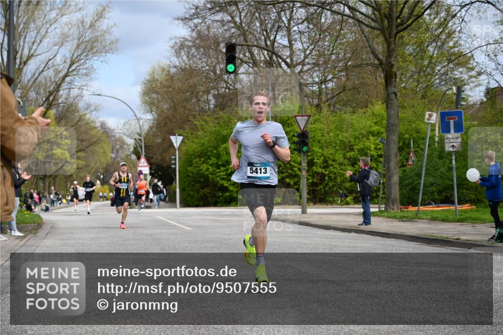 12.04.2026 - 45. Internationalen Wilhelmsburger Insellauf J. Mangold http://msf.ph/oto/9507555 12.04.2026 12:47:04 Ziel 3048, 5413, 4656, 5556, 5709, 3750, 3750, 3301, 4466, 5495, 3452 meine-sportfotos.de