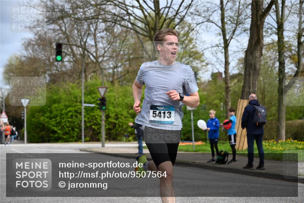 12.04.2026 - 45. Internationalen Wilhelmsburger Insellauf J. Mangold http://msf.ph/oto/9507564 12.04.2026 12:47:05 Ziel 3048, 5413, 4656, 5556, 5709, 3750, 3301, 4466, 5495, 3452, 4877 meine-sportfotos.de