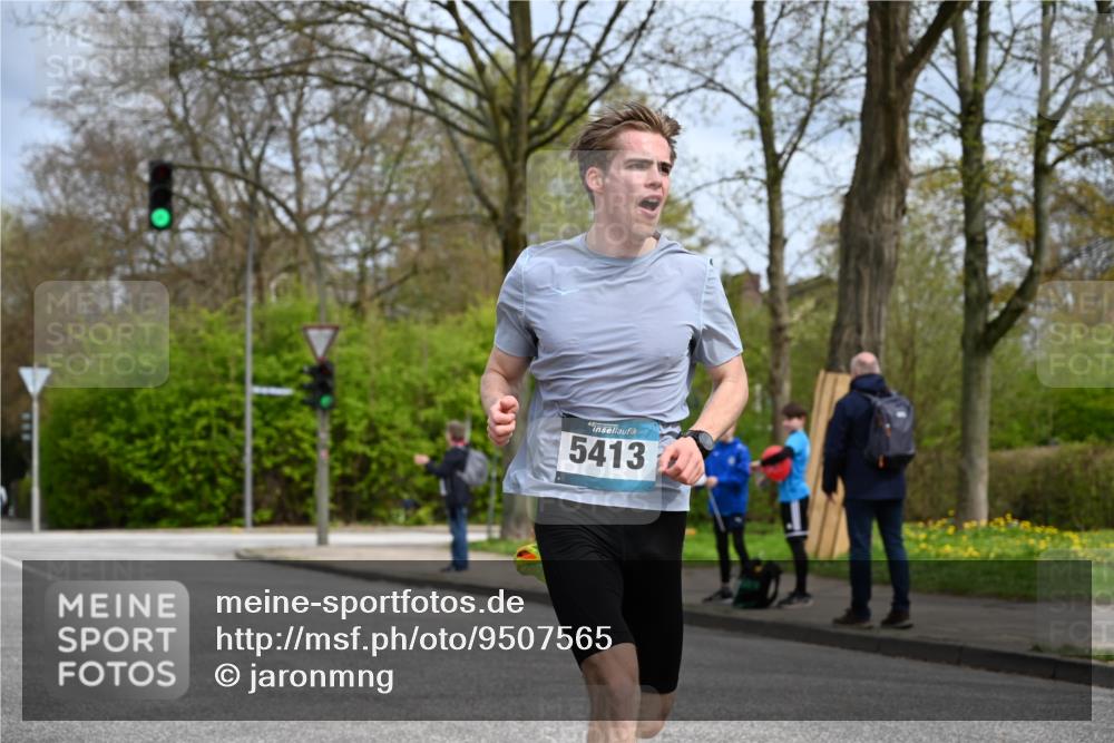 12.04.2026 - 45. Internationalen Wilhelmsburger Insellauf J. Mangold http://msf.ph/oto/9507565 12.04.2026 12:47:05 Ziel 3048, 5413, 4656, 5556, 5709, 3750, 3301, 4466, 5495, 3452, 4877 meine-sportfotos.de