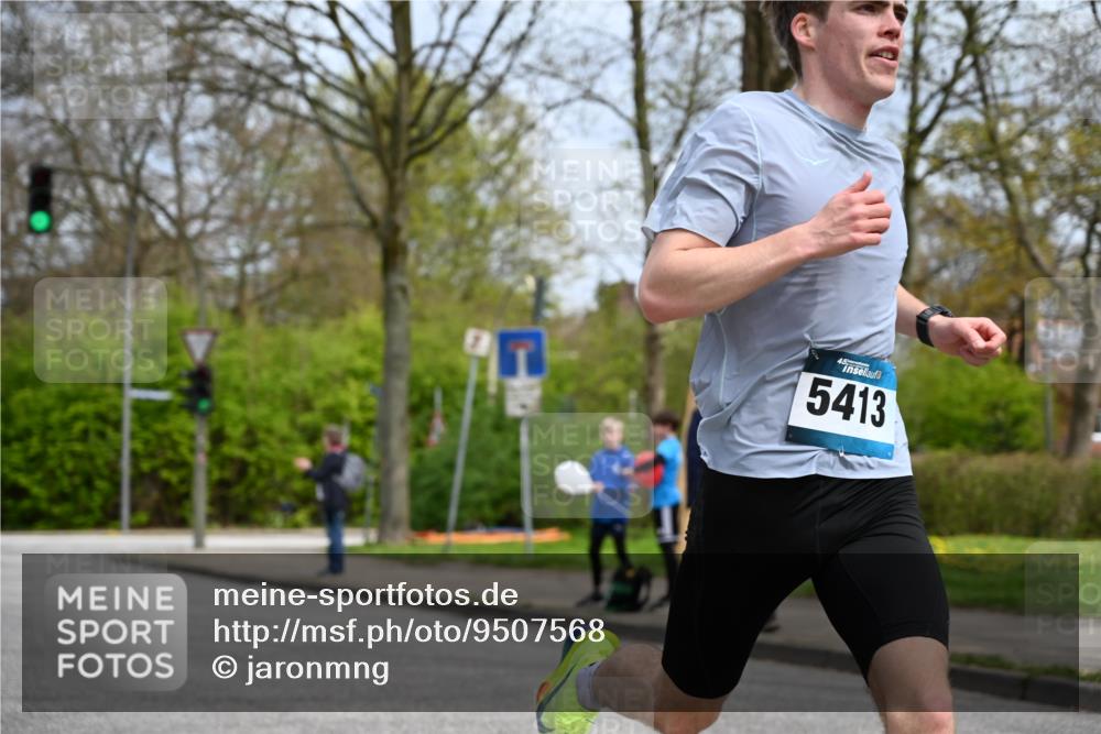 12.04.2026 - 45. Internationalen Wilhelmsburger Insellauf J. Mangold http://msf.ph/oto/9507568 12.04.2026 12:47:05 Ziel 3048, 5413, 4656, 5556, 5709, 3750, 3301, 4466, 5495, 3452, 4877 meine-sportfotos.de