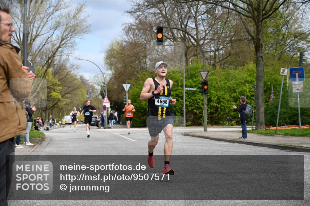 12.04.2026 - 45. Internationalen Wilhelmsburger Insellauf J. Mangold http://msf.ph/oto/9507571 12.04.2026 12:47:07 Ziel 3048, 5413, 4656, 5556, 5709, 3750, 3301, 4466, 5495, 3452, 4877 meine-sportfotos.de