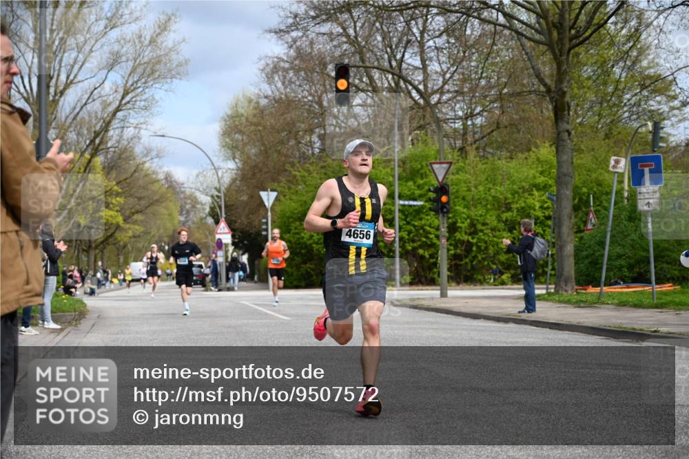 12.04.2026 - 45. Internationalen Wilhelmsburger Insellauf J. Mangold http://msf.ph/oto/9507572 12.04.2026 12:47:07 Ziel 3048, 5413, 4656, 5556, 5709, 3750, 3301, 4466, 5495, 3452, 4877 meine-sportfotos.de
