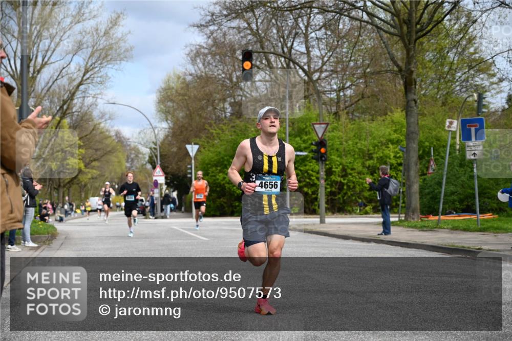 12.04.2026 - 45. Internationalen Wilhelmsburger Insellauf J. Mangold http://msf.ph/oto/9507573 12.04.2026 12:47:08 Ziel 3048, 5413, 4656, 5556, 5709, 3750, 3301, 4466, 5495, 3452, 4877 meine-sportfotos.de