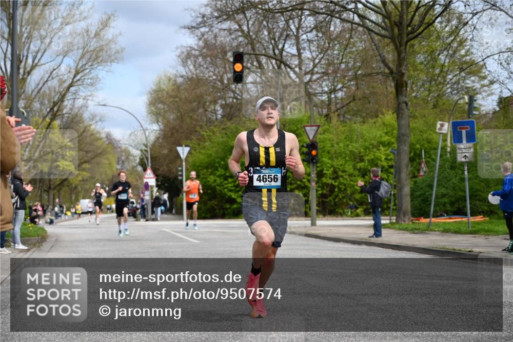 12.04.2026 - 45. Internationalen Wilhelmsburger Insellauf J. Mangold http://msf.ph/oto/9507574 12.04.2026 12:47:08 Ziel 3048, 5413, 4656, 5556, 5709, 3750, 3301, 4466, 5495, 3452, 4877 meine-sportfotos.de