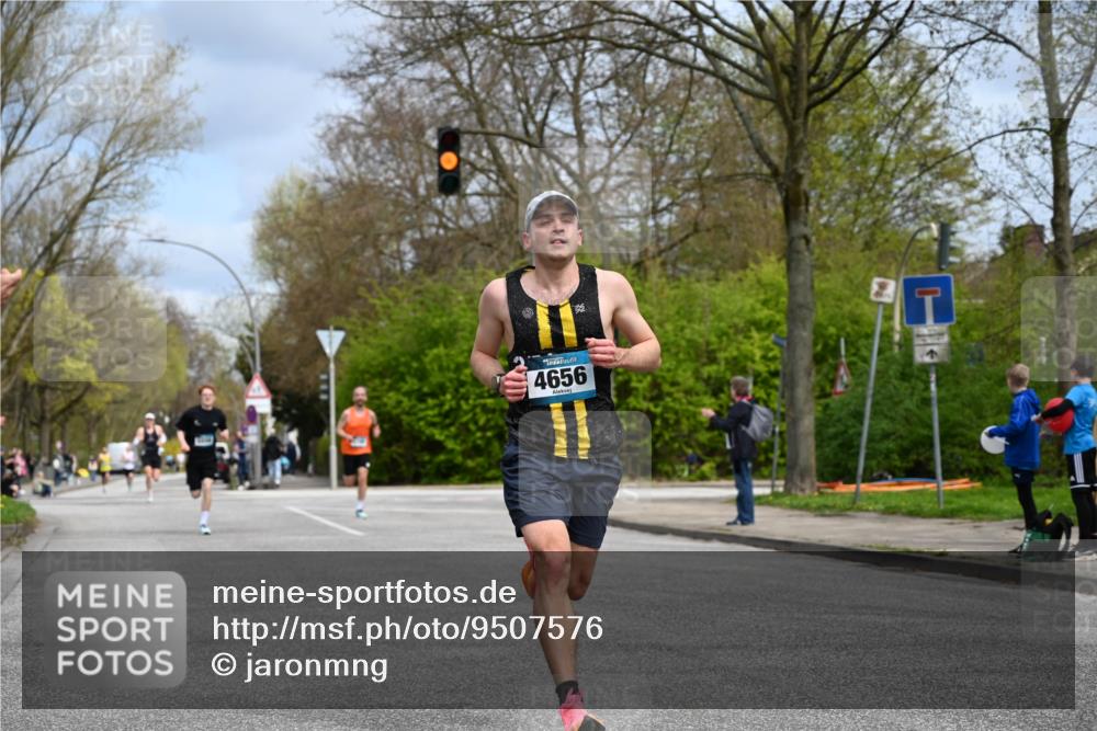 12.04.2026 - 45. Internationalen Wilhelmsburger Insellauf J. Mangold http://msf.ph/oto/9507576 12.04.2026 12:47:08 Ziel 3048, 5413, 4656, 5556, 5709, 3750, 3301, 4466, 5495, 3452, 4877 meine-sportfotos.de