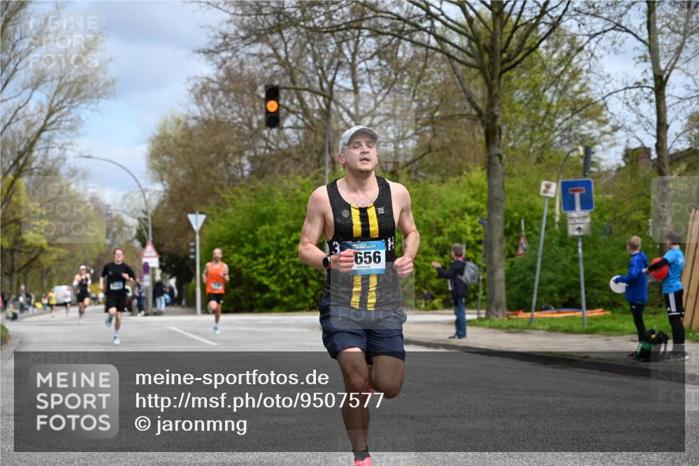 12.04.2026 - 45. Internationalen Wilhelmsburger Insellauf J. Mangold http://msf.ph/oto/9507577 12.04.2026 12:47:08 Ziel 3048, 5413, 4656, 5556, 5709, 3750, 3301, 4466, 5495, 3452, 4877 meine-sportfotos.de