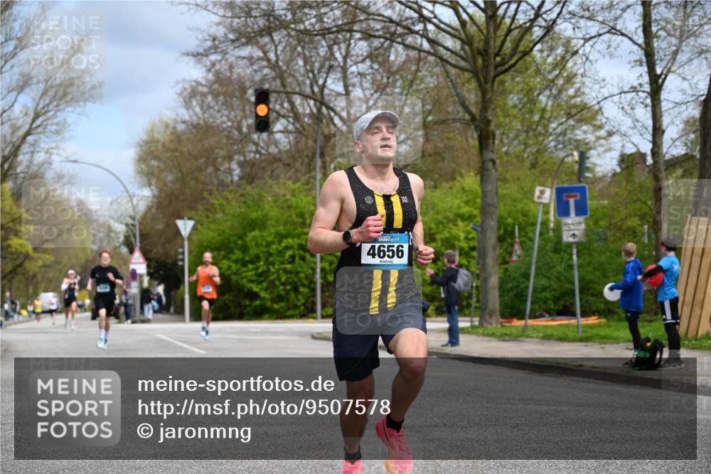 12.04.2026 - 45. Internationalen Wilhelmsburger Insellauf J. Mangold http://msf.ph/oto/9507578 12.04.2026 12:47:08 Ziel 3048, 5413, 4656, 5556, 5709, 3750, 3301, 4466, 5495, 3452, 4877 meine-sportfotos.de