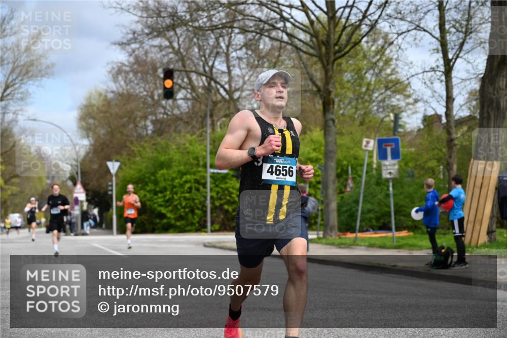 12.04.2026 - 45. Internationalen Wilhelmsburger Insellauf J. Mangold http://msf.ph/oto/9507579 12.04.2026 12:47:08 Ziel 3048, 5413, 4656, 5556, 5709, 3750, 3301, 4466, 5495, 3452, 4877 meine-sportfotos.de