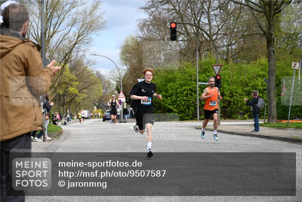 12.04.2026 - 45. Internationalen Wilhelmsburger Insellauf J. Mangold http://msf.ph/oto/9507587 12.04.2026 12:47:10 Ziel 5413, 4656, 5556, 5709, 3750, 3301, 4466, 5495, 3452, 4877, 4874 meine-sportfotos.de