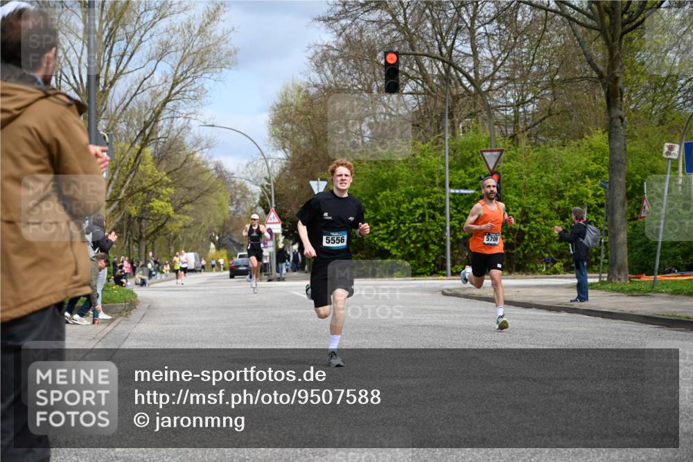 12.04.2026 - 45. Internationalen Wilhelmsburger Insellauf J. Mangold http://msf.ph/oto/9507588 12.04.2026 12:47:10 Ziel 5413, 4656, 5556, 5709, 3750, 3301, 4466, 5495, 3452, 4877, 4874 meine-sportfotos.de