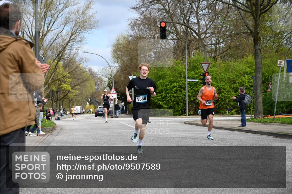 12.04.2026 - 45. Internationalen Wilhelmsburger Insellauf J. Mangold http://msf.ph/oto/9507589 12.04.2026 12:47:10 Ziel 5413, 4656, 5556, 5709, 3750, 3301, 4466, 5495, 3452, 4877, 4874 meine-sportfotos.de