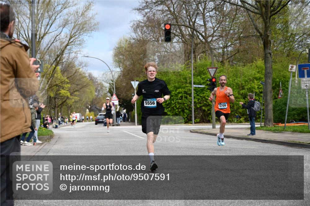 12.04.2026 - 45. Internationalen Wilhelmsburger Insellauf J. Mangold http://msf.ph/oto/9507591 12.04.2026 12:47:11 Ziel 5413, 4656, 5556, 5709, 3750, 3301, 4466, 5495, 3452, 4877, 4874 meine-sportfotos.de