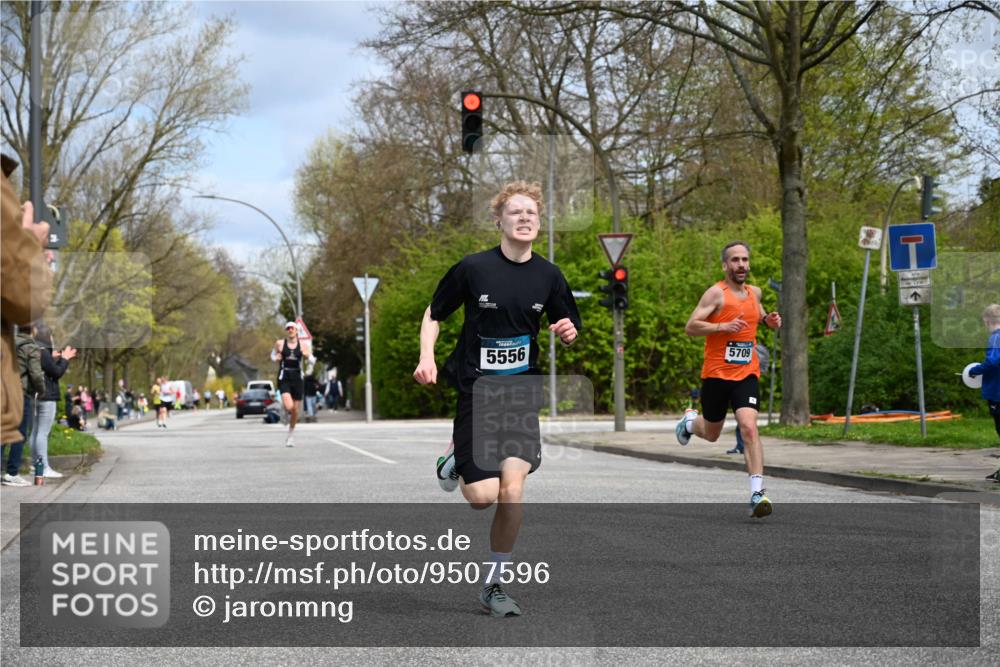 12.04.2026 - 45. Internationalen Wilhelmsburger Insellauf J. Mangold http://msf.ph/oto/9507596 12.04.2026 12:47:11 Ziel 5413, 4656, 5556, 5709, 3750, 3301, 4466, 5495, 3452, 4877, 4874 meine-sportfotos.de