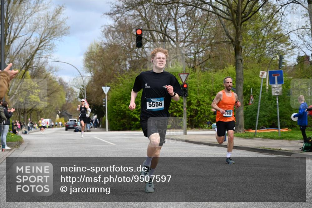 12.04.2026 - 45. Internationalen Wilhelmsburger Insellauf J. Mangold http://msf.ph/oto/9507597 12.04.2026 12:47:11 Ziel 5413, 4656, 5556, 5709, 3750, 3301, 4466, 5495, 3452, 4877, 4874 meine-sportfotos.de