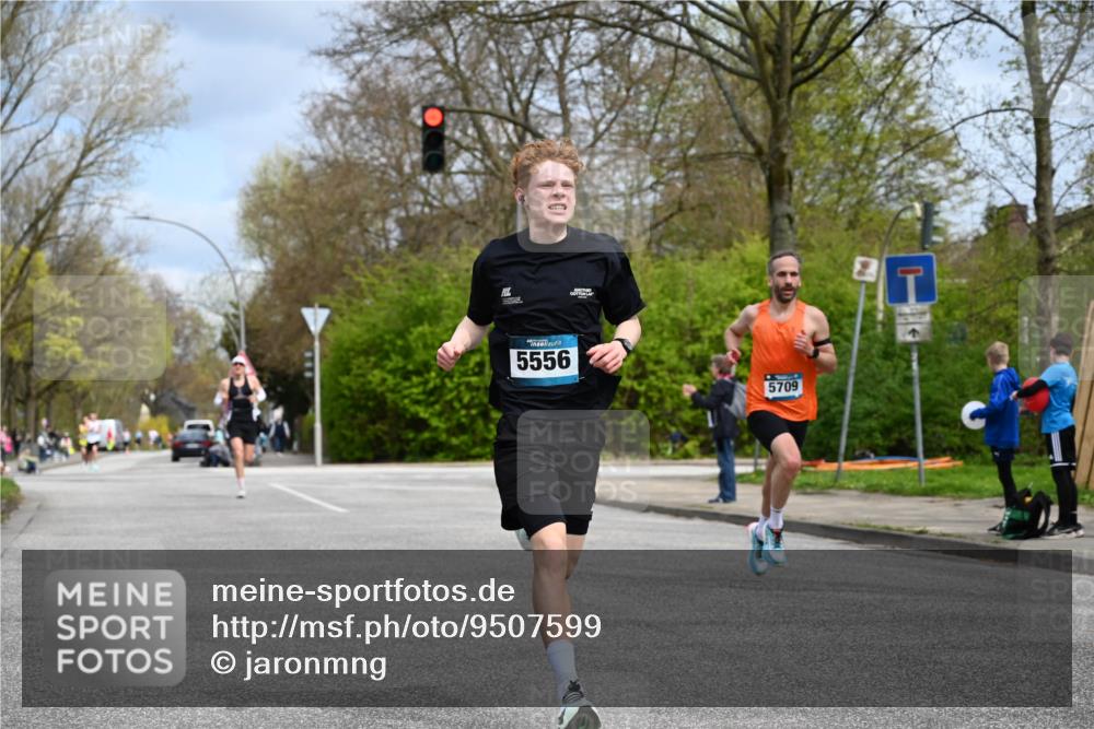 12.04.2026 - 45. Internationalen Wilhelmsburger Insellauf J. Mangold http://msf.ph/oto/9507599 12.04.2026 12:47:11 Ziel 5413, 4656, 5556, 5709, 3750, 3301, 4466, 5495, 3452, 4877, 4874 meine-sportfotos.de