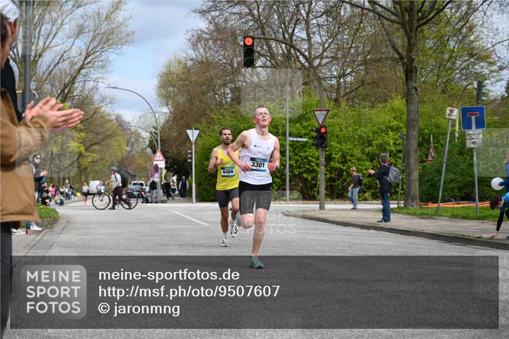 12.04.2026 - 45. Internationalen Wilhelmsburger Insellauf J. Mangold http://msf.ph/oto/9507607 12.04.2026 12:47:23 Ziel 5709, 3750, 3301, 4466, 5495, 3452, 4877, 4874, 5607, 5364 meine-sportfotos.de