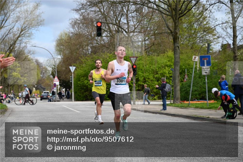 12.04.2026 - 45. Internationalen Wilhelmsburger Insellauf J. Mangold http://msf.ph/oto/9507612 12.04.2026 12:47:23 Ziel 5709, 3750, 3301, 4466, 5495, 3452, 4877, 4874, 5607, 5364 meine-sportfotos.de