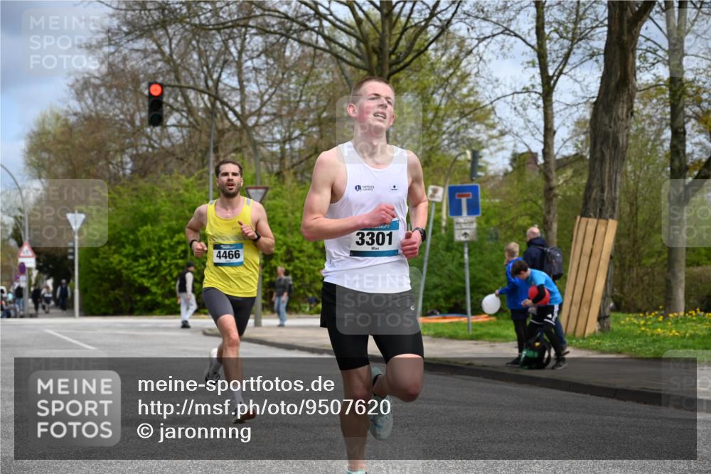 12.04.2026 - 45. Internationalen Wilhelmsburger Insellauf J. Mangold http://msf.ph/oto/9507620 12.04.2026 12:47:24 Ziel 5709, 3750, 3301, 4466, 5495, 3452, 4877, 4874, 5607, 5364 meine-sportfotos.de
