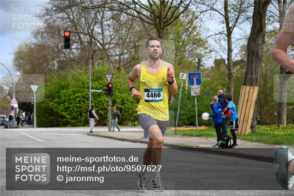 12.04.2026 - 45. Internationalen Wilhelmsburger Insellauf J. Mangold http://msf.ph/oto/9507627 12.04.2026 12:47:24 Ziel 5709, 3750, 3301, 4466, 5495, 3452, 4877, 4874, 5607, 5364 meine-sportfotos.de