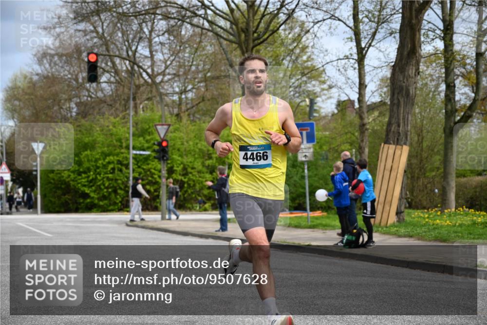 12.04.2026 - 45. Internationalen Wilhelmsburger Insellauf J. Mangold http://msf.ph/oto/9507628 12.04.2026 12:47:24 Ziel 5709, 3750, 3301, 4466, 5495, 3452, 4877, 4874, 5607, 5364 meine-sportfotos.de