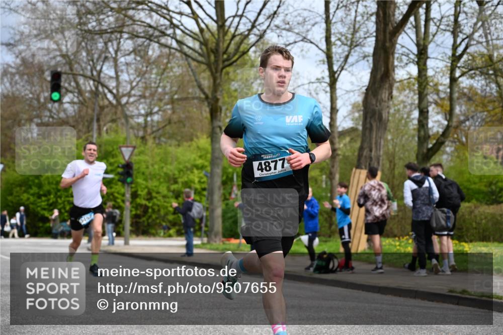 12.04.2026 - 45. Internationalen Wilhelmsburger Insellauf J. Mangold http://msf.ph/oto/9507655 12.04.2026 12:47:42 Ziel 5495, 3452, 4877, 4874, 5607, 5364, 5853, 5853 meine-sportfotos.de