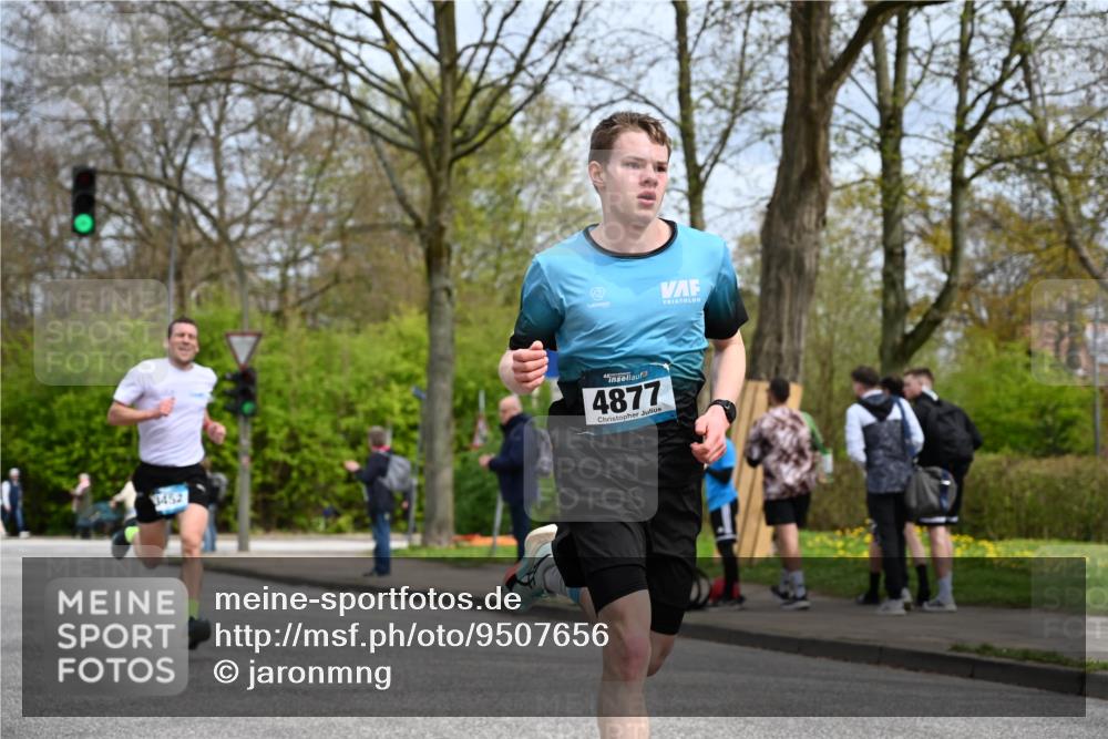 12.04.2026 - 45. Internationalen Wilhelmsburger Insellauf J. Mangold http://msf.ph/oto/9507656 12.04.2026 12:47:42 Ziel 5495, 3452, 4877, 4874, 5607, 5364, 5853, 5853 meine-sportfotos.de