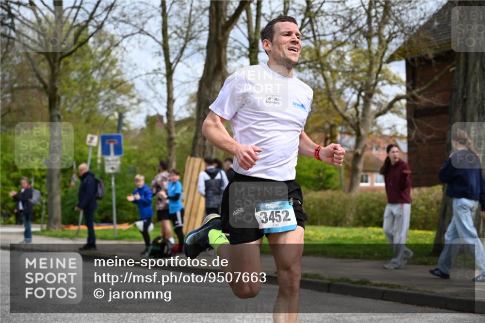 12.04.2026 - 45. Internationalen Wilhelmsburger Insellauf J. Mangold http://msf.ph/oto/9507663 12.04.2026 12:47:43 Ziel 5495, 3452, 4877, 4874, 5607, 5364, 5364, 5853 meine-sportfotos.de