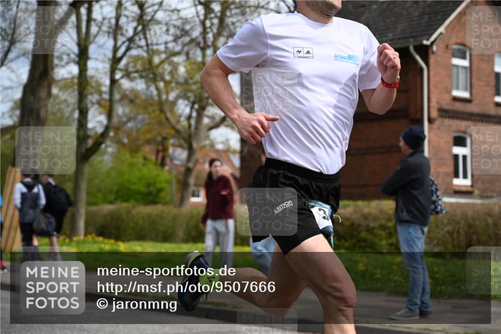 12.04.2026 - 45. Internationalen Wilhelmsburger Insellauf J. Mangold http://msf.ph/oto/9507666 12.04.2026 12:47:44 Ziel 5495, 3452, 4877, 4874, 5607, 5364, 5853 meine-sportfotos.de