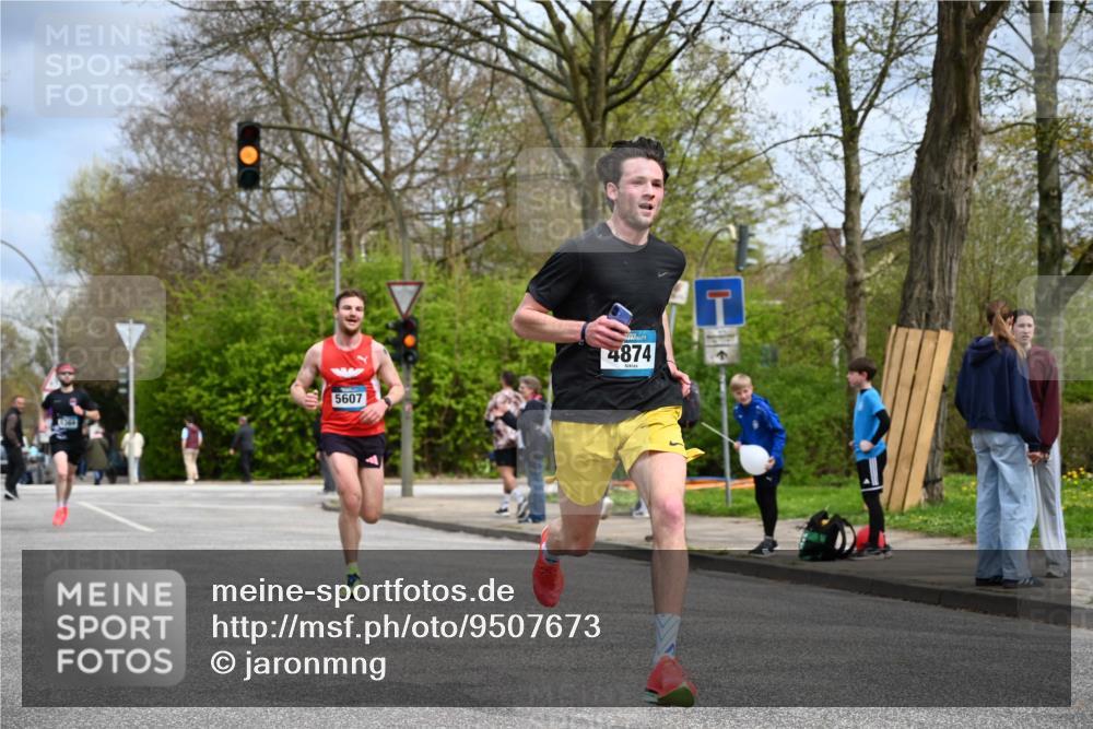 12.04.2026 - 45. Internationalen Wilhelmsburger Insellauf J. Mangold http://msf.ph/oto/9507673 12.04.2026 12:47:53 Ziel 4877, 4874, 5607, 5364, 5853, 3159 meine-sportfotos.de