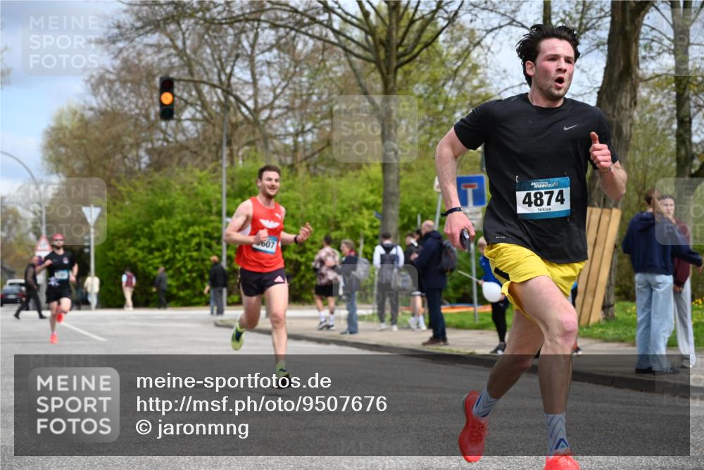 12.04.2026 - 45. Internationalen Wilhelmsburger Insellauf J. Mangold http://msf.ph/oto/9507676 12.04.2026 12:47:53 Ziel 4877, 4874, 5607, 5364, 5853, 3159 meine-sportfotos.de
