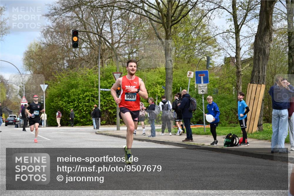 12.04.2026 - 45. Internationalen Wilhelmsburger Insellauf J. Mangold http://msf.ph/oto/9507679 12.04.2026 12:47:53 Ziel 4877, 4874, 5607, 5364, 5853, 3159 meine-sportfotos.de