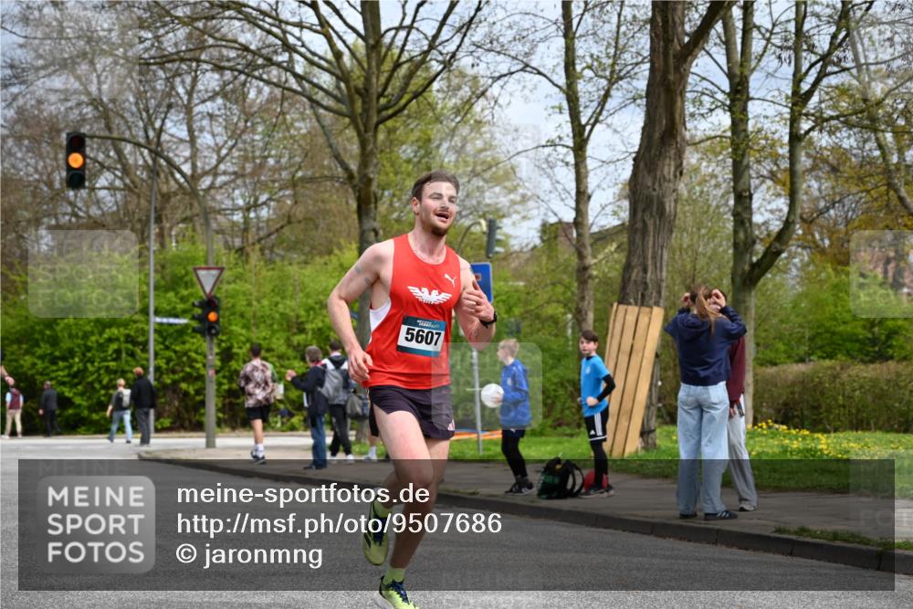 12.04.2026 - 45. Internationalen Wilhelmsburger Insellauf J. Mangold http://msf.ph/oto/9507686 12.04.2026 12:47:54 Ziel 4877, 4874, 5607, 5364, 5853, 5853, 3159 meine-sportfotos.de