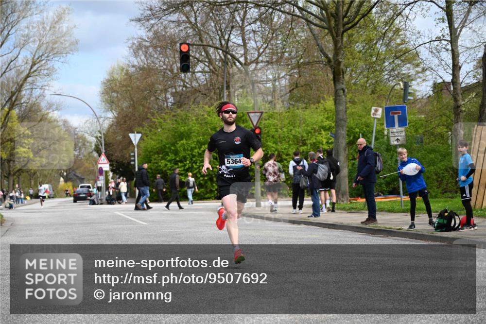 12.04.2026 - 45. Internationalen Wilhelmsburger Insellauf J. Mangold http://msf.ph/oto/9507692 12.04.2026 12:47:55 Ziel 4874, 5607, 5364, 5853, 3159, 4677 meine-sportfotos.de