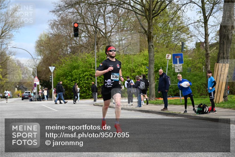 12.04.2026 - 45. Internationalen Wilhelmsburger Insellauf J. Mangold http://msf.ph/oto/9507695 12.04.2026 12:47:55 Ziel 4874, 5607, 5364, 5853, 3159, 4677 meine-sportfotos.de