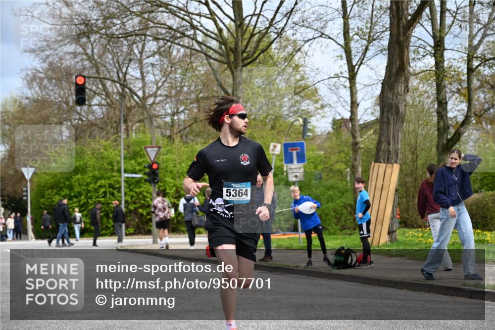 12.04.2026 - 45. Internationalen Wilhelmsburger Insellauf J. Mangold http://msf.ph/oto/9507701 12.04.2026 12:47:56 Ziel 4874, 5607, 5364, 5853, 3159, 4677, 4240 meine-sportfotos.de