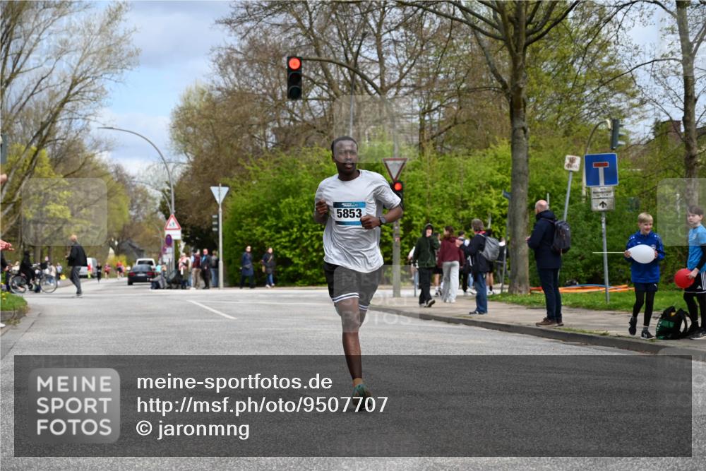 12.04.2026 - 45. Internationalen Wilhelmsburger Insellauf J. Mangold http://msf.ph/oto/9507707 12.04.2026 12:48:06 Ziel 5607, 5364, 5853, 3159, 4677, 4240, 4893 meine-sportfotos.de