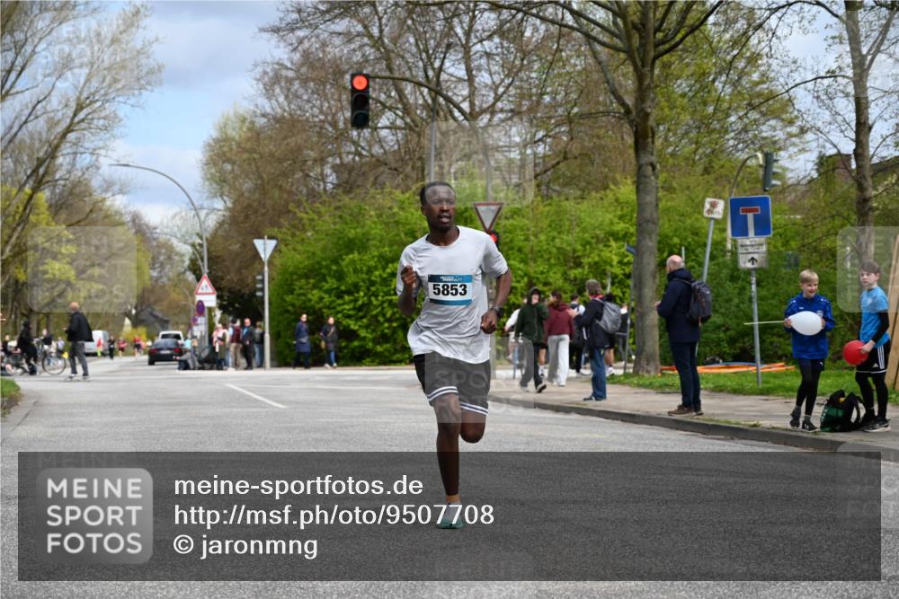 12.04.2026 - 45. Internationalen Wilhelmsburger Insellauf J. Mangold http://msf.ph/oto/9507708 12.04.2026 12:48:06 Ziel 5607, 5364, 5853, 3159, 4677, 4240, 4893 meine-sportfotos.de