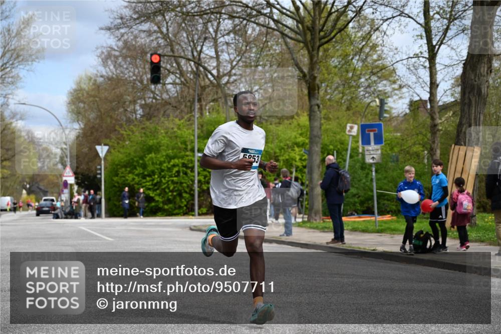 12.04.2026 - 45. Internationalen Wilhelmsburger Insellauf J. Mangold http://msf.ph/oto/9507711 12.04.2026 12:48:06 Ziel 5607, 5364, 5853, 3159, 4677, 4240, 4893 meine-sportfotos.de
