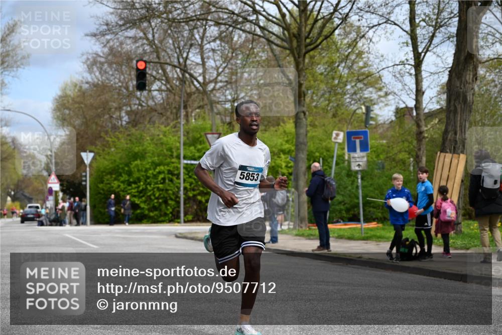 12.04.2026 - 45. Internationalen Wilhelmsburger Insellauf J. Mangold http://msf.ph/oto/9507712 12.04.2026 12:48:06 Ziel 5607, 5364, 5853, 3159, 4677, 4240, 4893 meine-sportfotos.de