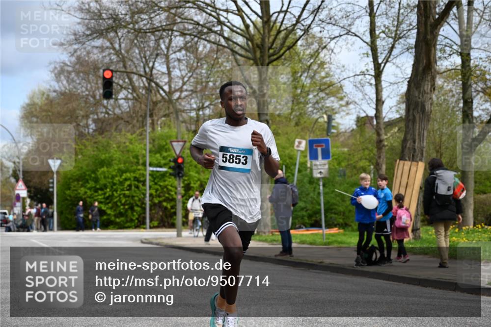 12.04.2026 - 45. Internationalen Wilhelmsburger Insellauf J. Mangold http://msf.ph/oto/9507714 12.04.2026 12:48:06 Ziel 5607, 5364, 5853, 3159, 4677, 4240, 4893 meine-sportfotos.de