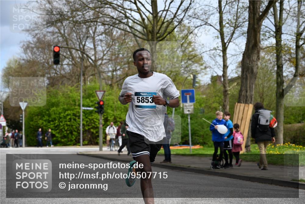 12.04.2026 - 45. Internationalen Wilhelmsburger Insellauf J. Mangold http://msf.ph/oto/9507715 12.04.2026 12:48:07 Ziel 5364, 5853, 3159, 4677, 4677, 4240, 4893 meine-sportfotos.de