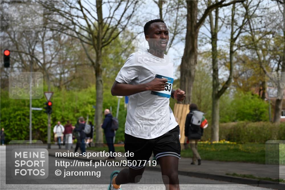 12.04.2026 - 45. Internationalen Wilhelmsburger Insellauf J. Mangold http://msf.ph/oto/9507719 12.04.2026 12:48:07 Ziel 5364, 5853, 3159, 4677, 4677, 4240, 4893 meine-sportfotos.de