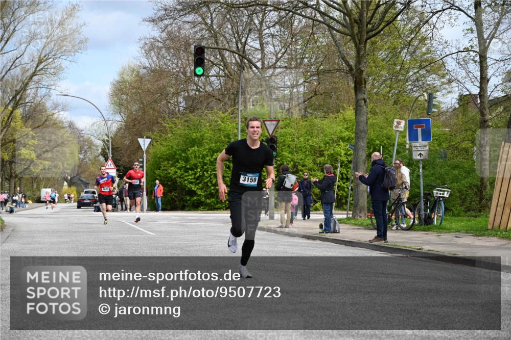 12.04.2026 - 45. Internationalen Wilhelmsburger Insellauf J. Mangold http://msf.ph/oto/9507723 12.04.2026 12:48:28 Ziel 3159, 4677, 4240, 4893, 4893, 3947, 5648, 4876 meine-sportfotos.de